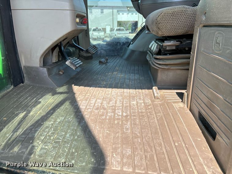 image for item DW7105 2013 John Deere 9560R Scraper Special 4WD tractor