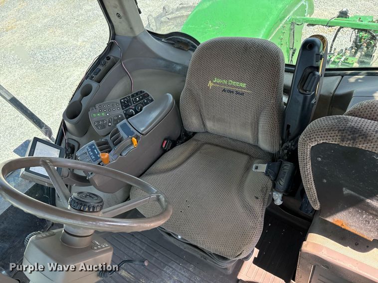 image for item DW7105 2013 John Deere 9560R Scraper Special 4WD tractor