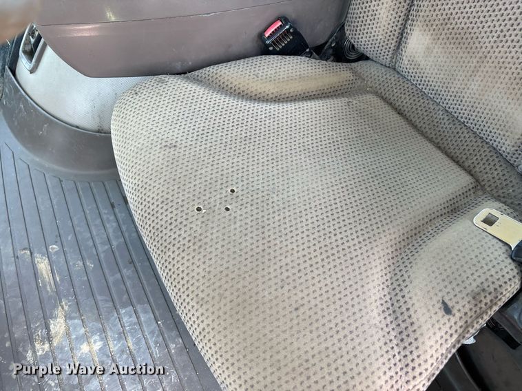 image for item DW7105 2013 John Deere 9560R Scraper Special 4WD tractor