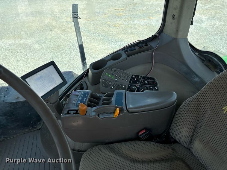 image for item DW7105 2013 John Deere 9560R Scraper Special 4WD tractor