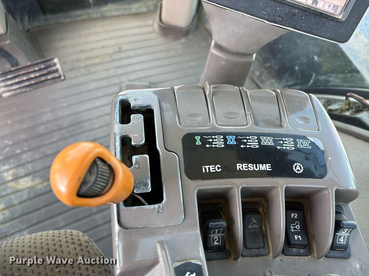 image for item DW7105 2013 John Deere 9560R Scraper Special 4WD tractor