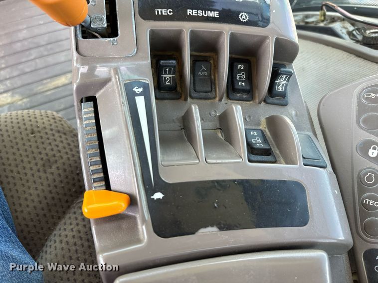 image for item DW7105 2013 John Deere 9560R Scraper Special 4WD tractor