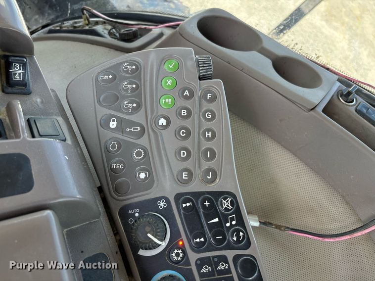 image for item DW7105 2013 John Deere 9560R Scraper Special 4WD tractor