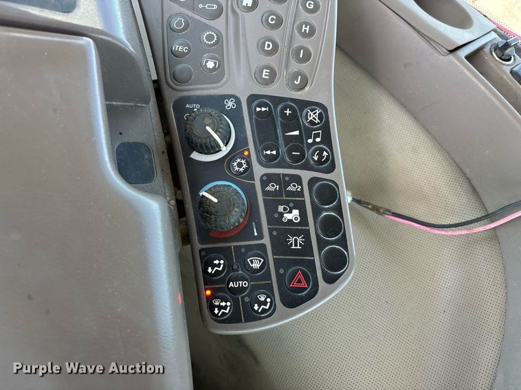 image for item DW7105 2013 John Deere 9560R Scraper Special 4WD tractor