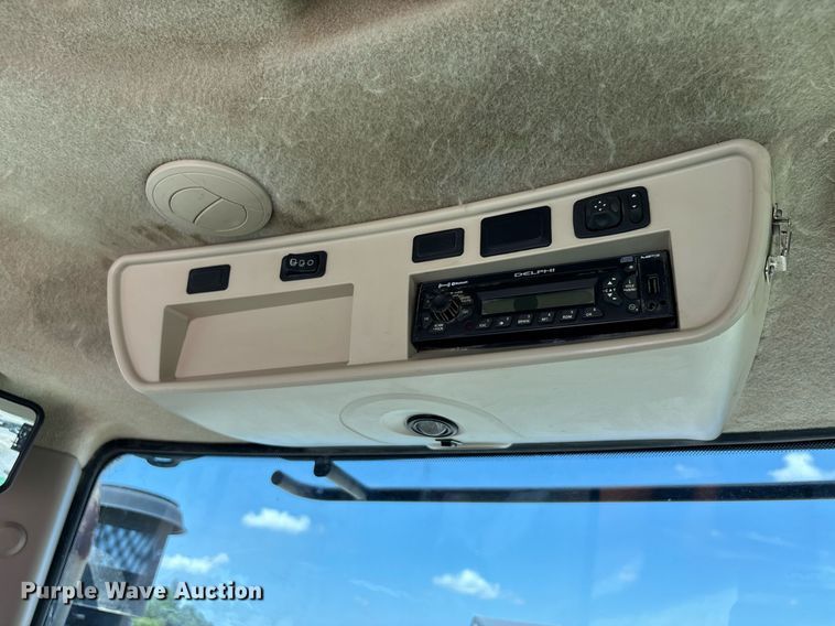 image for item DW7105 2013 John Deere 9560R Scraper Special 4WD tractor