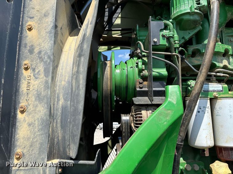 image for item DW7105 2013 John Deere 9560R Scraper Special 4WD tractor