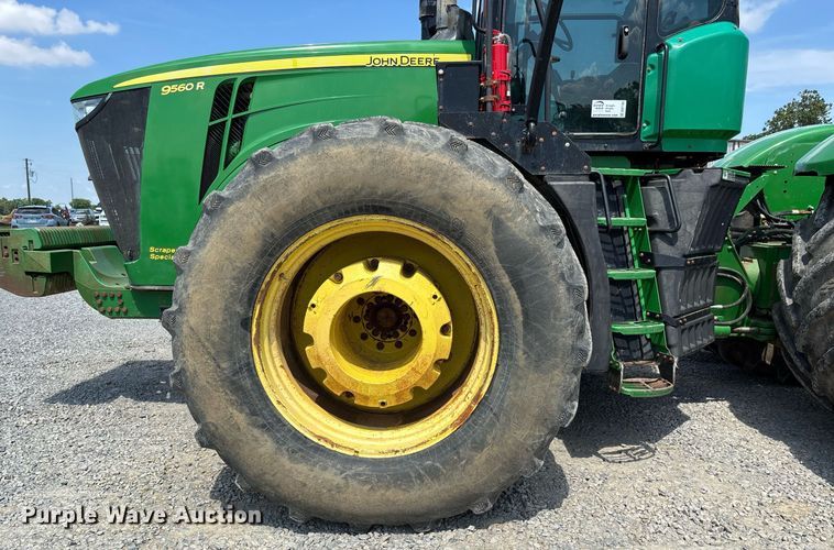 image for item DW7105 2013 John Deere 9560R Scraper Special 4WD tractor