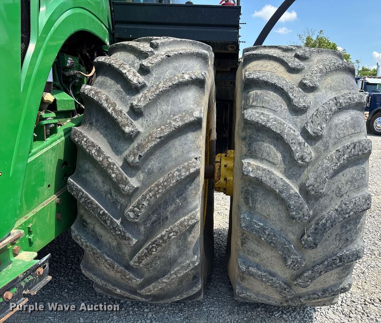 image for item DW7105 2013 John Deere 9560R Scraper Special 4WD tractor