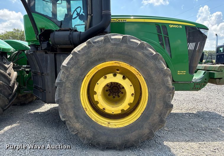 image for item DW7105 2013 John Deere 9560R Scraper Special 4WD tractor