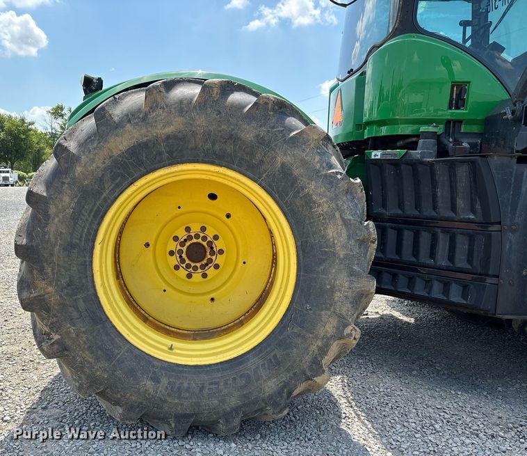 image for item DW7105 2013 John Deere 9560R Scraper Special 4WD tractor