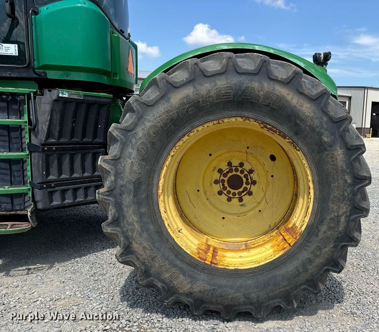 image for item DW7105 2013 John Deere 9560R Scraper Special 4WD tractor