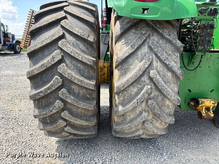 image for item DW7105 2013 John Deere 9560R Scraper Special 4WD tractor