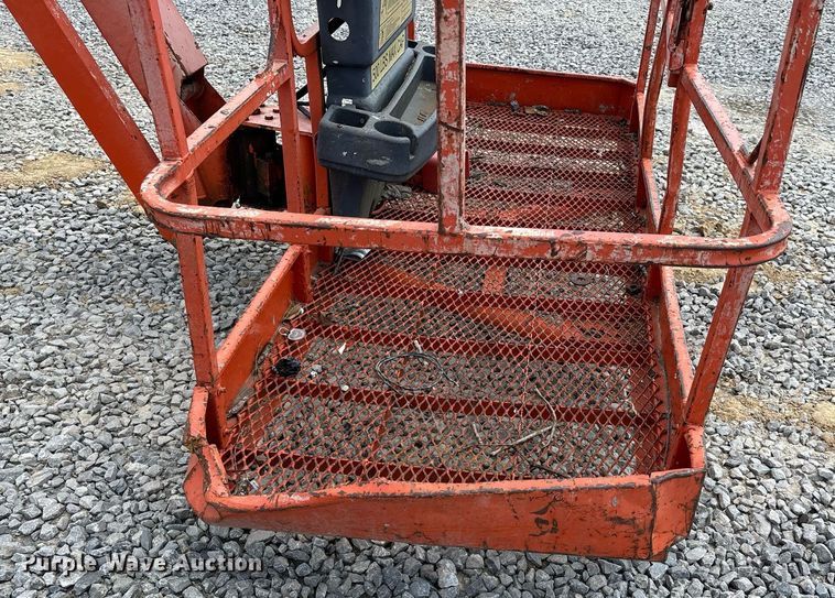 image for item DW7107 2001 JLG 600 SJ boom lift