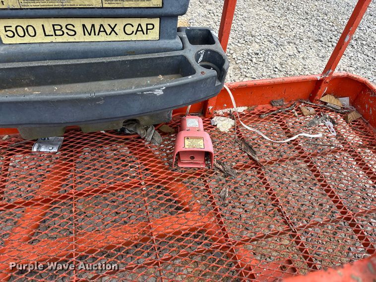 image for item DW7107 2001 JLG 600 SJ boom lift