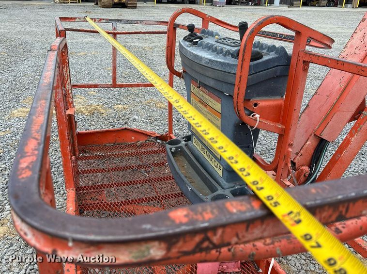 image for item DW7107 2001 JLG 600 SJ boom lift