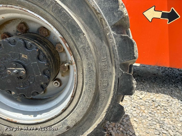 image for item DW7107 2001 JLG 600 SJ boom lift