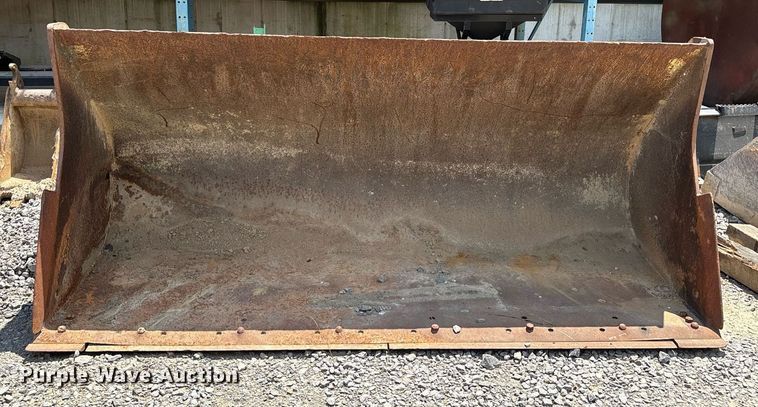 image for item DW7109 JRB 624J wheel loader bucket