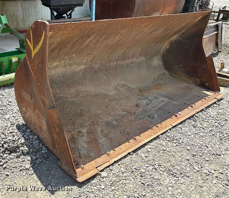 image for item DW7109 JRB 624J wheel loader bucket