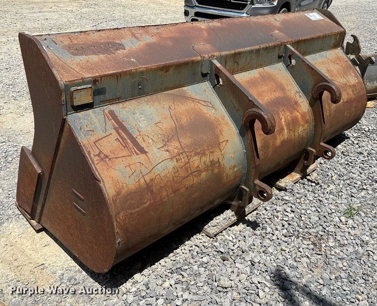 image for item DW7109 JRB 624J wheel loader bucket