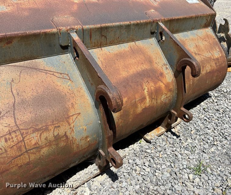 image for item DW7109 JRB 624J wheel loader bucket