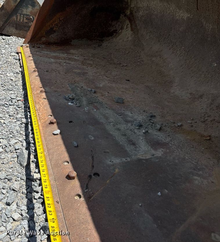 image for item DW7109 JRB 624J wheel loader bucket