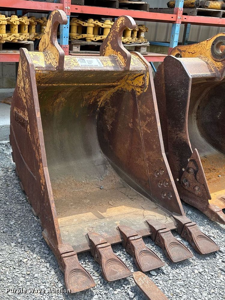 image for item DW7111 Brandt excavator bucket