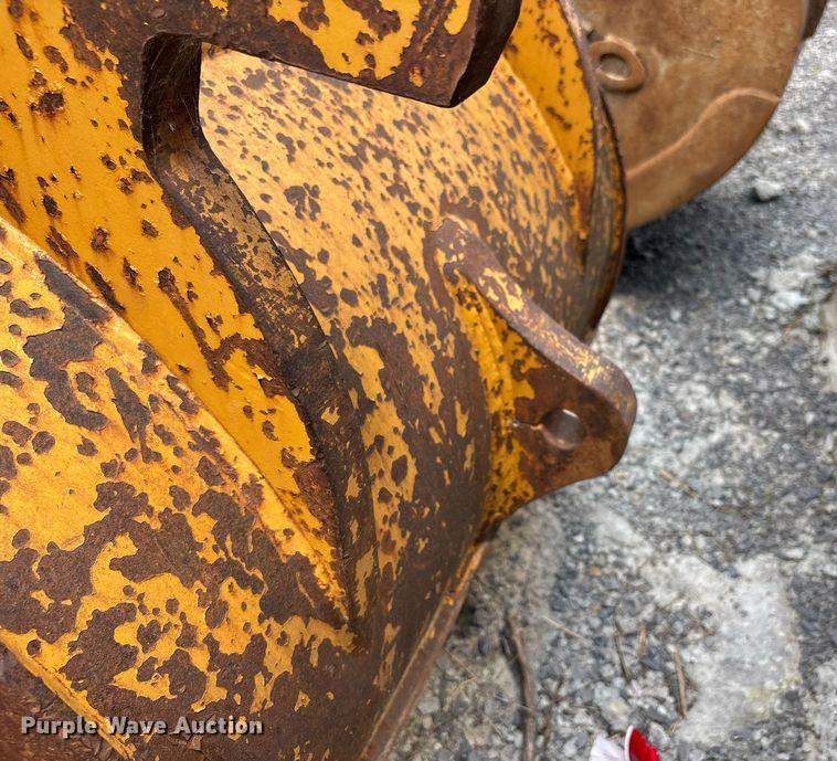 image for item DW7111 Brandt excavator bucket