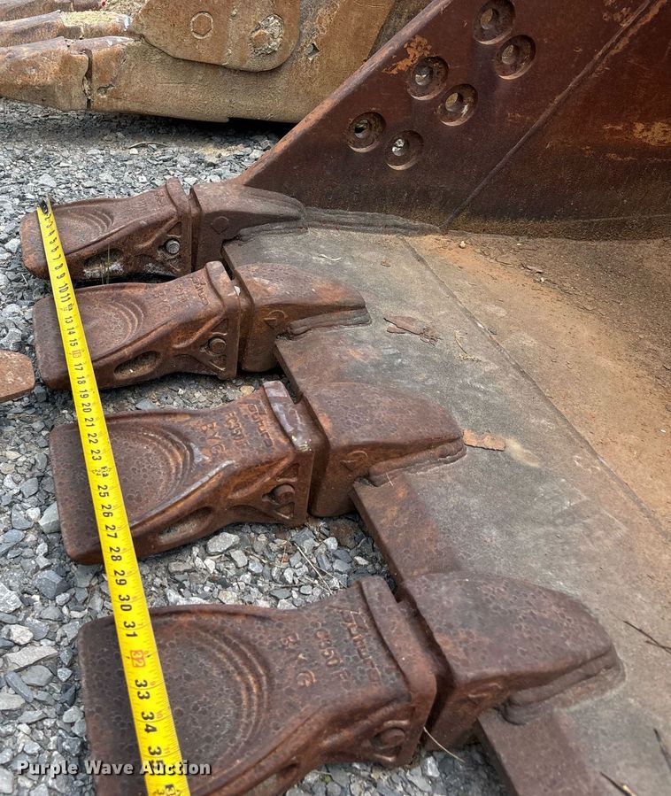 image for item DW7111 Brandt excavator bucket