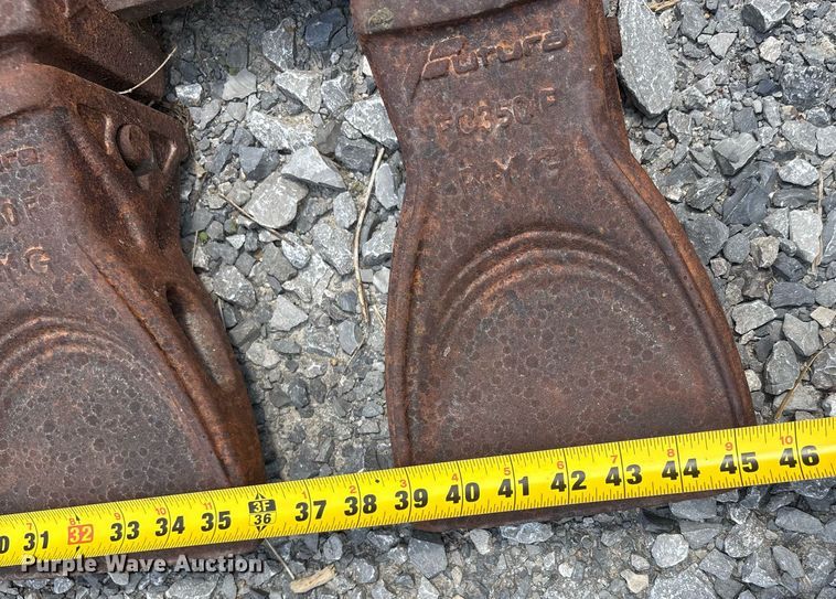 image for item DW7111 Brandt excavator bucket