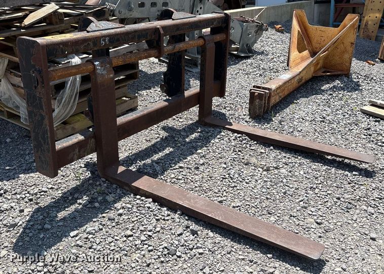 image for item DW7113 Wheel loader forks