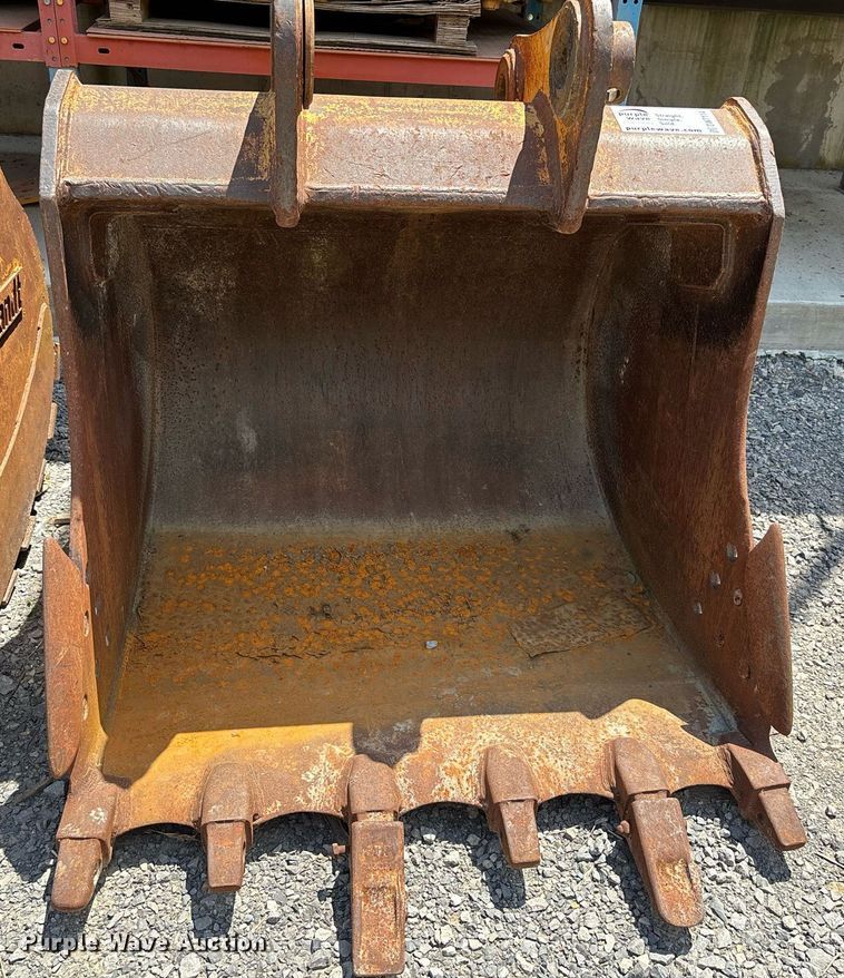 image for item DW7114 John Deere excavator bucket