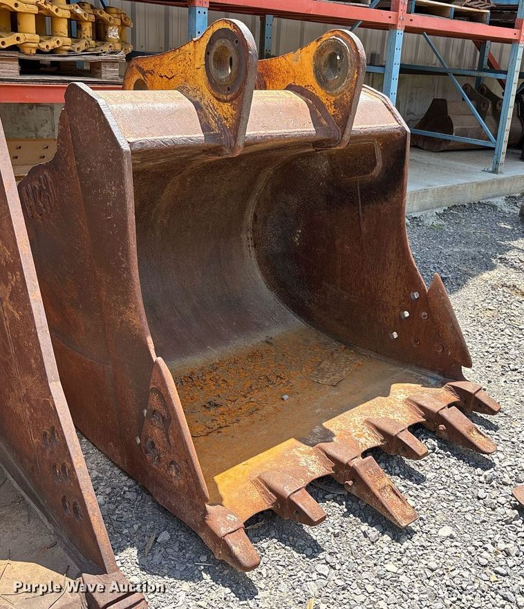 image for item DW7114 John Deere excavator bucket