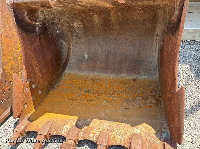 image for item DW7114 John Deere excavator bucket