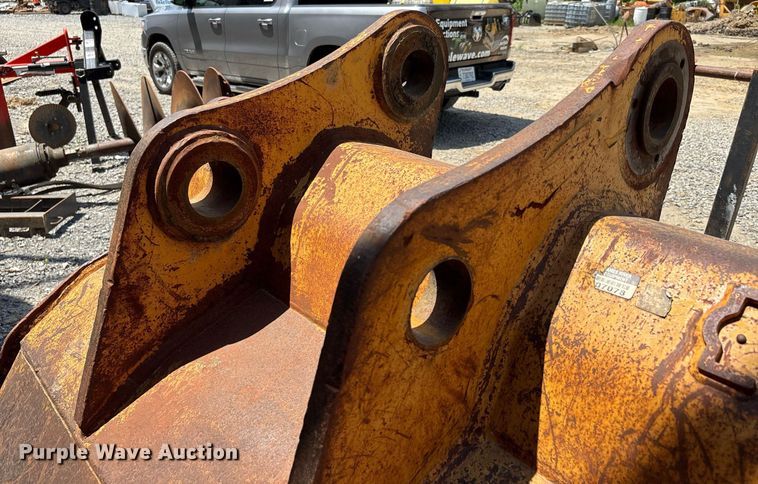 image for item DW7114 John Deere excavator bucket