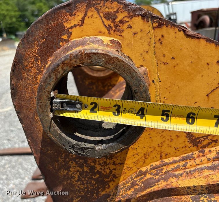 image for item DW7114 John Deere excavator bucket