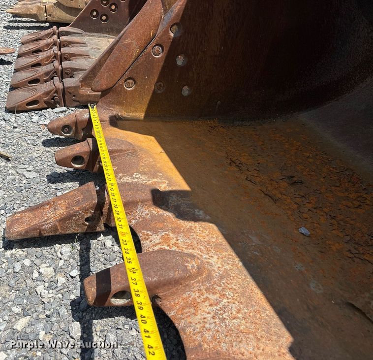 image for item DW7114 John Deere excavator bucket