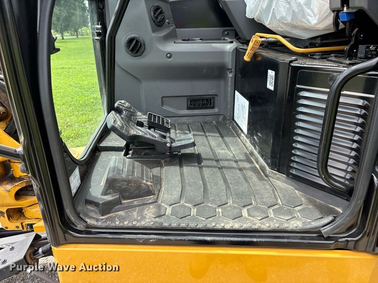 image for item DW7120 2023 Caterpillar 304 mini excavator