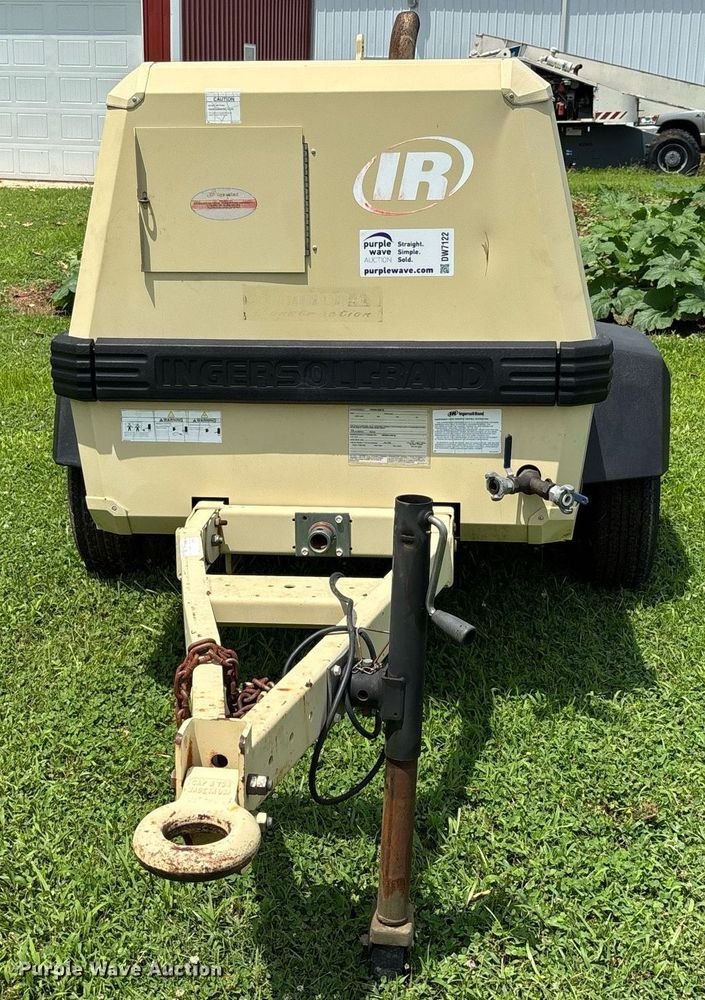 2002 Ingersoll Rand P185WIR air compressor in Smithville, TN