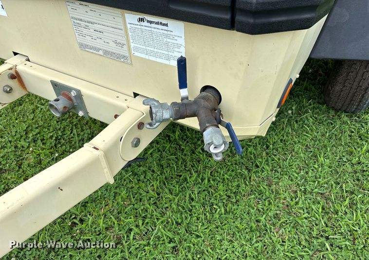 image for item DW7122 2002 Ingersoll Rand P185WIR air compressor