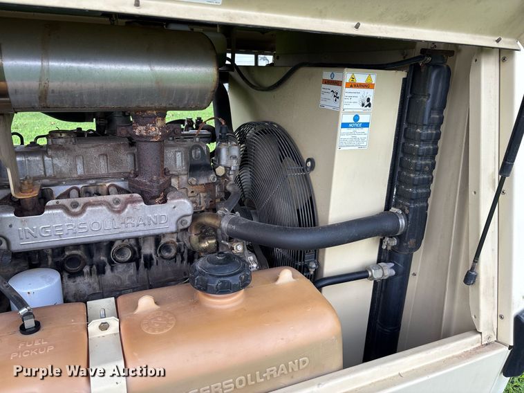 image for item DW7122 2002 Ingersoll Rand P185WIR air compressor