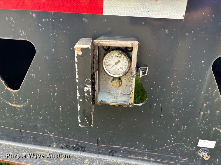 image for item DW7128 2007 Trail King drop deck hydraulic tail equipment trailer