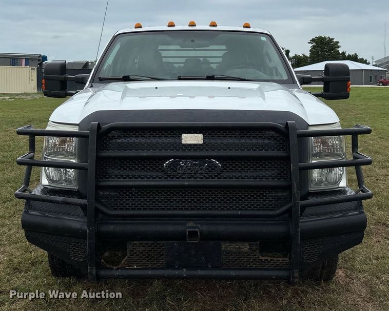 image for item DW7130 2012 Ford F350 Super Duty XL Crew Cab flatbed pickup truck