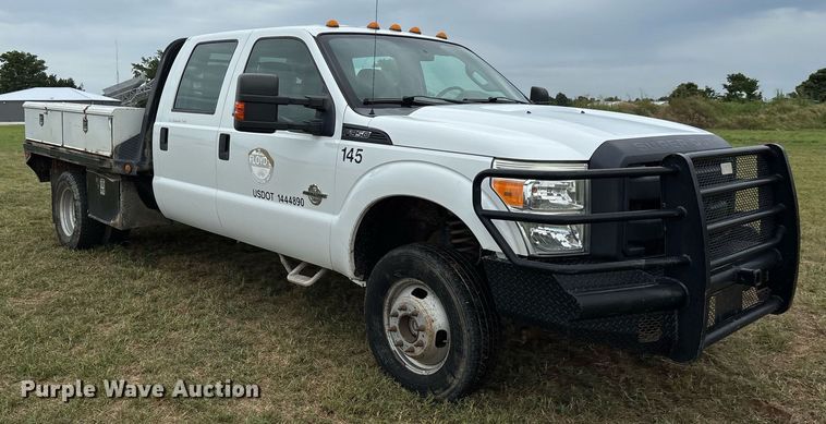 image for item DW7130 2012 Ford F350 Super Duty XL Crew Cab flatbed pickup truck