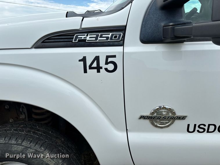 image for item DW7130 2012 Ford F350 Super Duty XL Crew Cab flatbed pickup truck