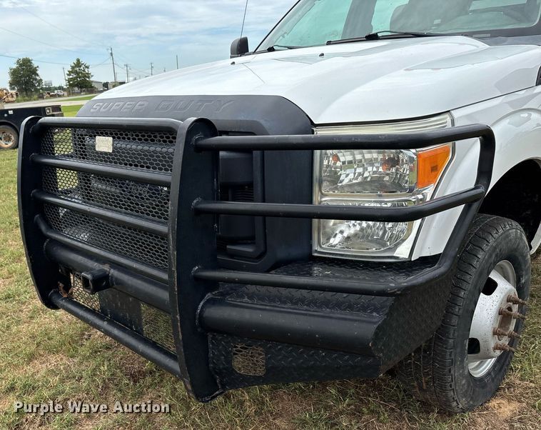 image for item DW7130 2012 Ford F350 Super Duty XL Crew Cab flatbed pickup truck