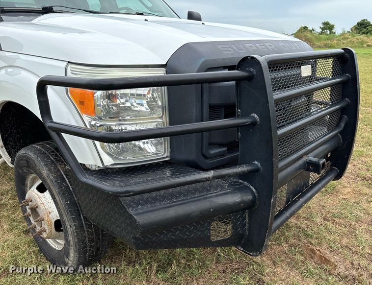 image for item DW7130 2012 Ford F350 Super Duty XL Crew Cab flatbed pickup truck