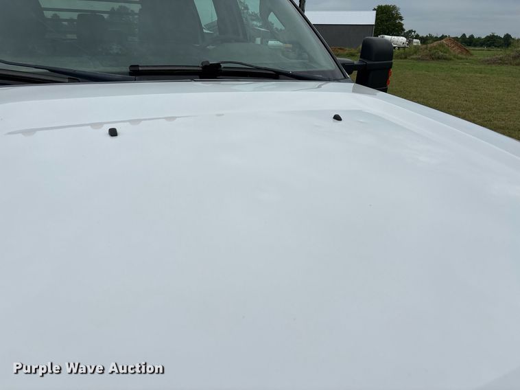 image for item DW7130 2012 Ford F350 Super Duty XL Crew Cab flatbed pickup truck