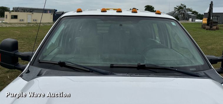 image for item DW7130 2012 Ford F350 Super Duty XL Crew Cab flatbed pickup truck