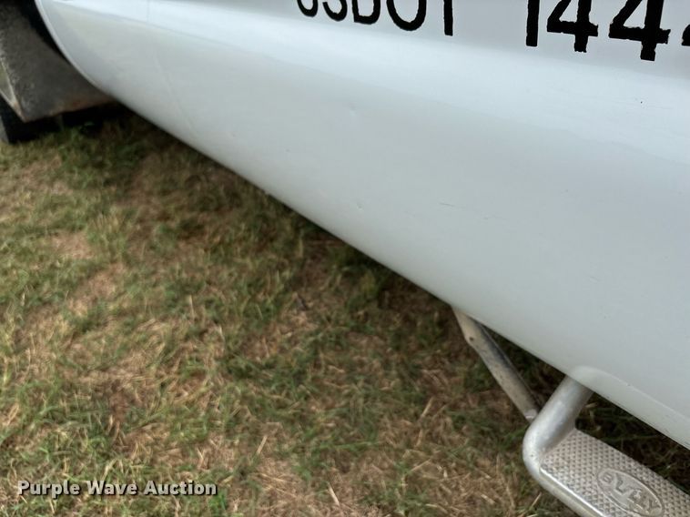 image for item DW7130 2012 Ford F350 Super Duty XL Crew Cab flatbed pickup truck