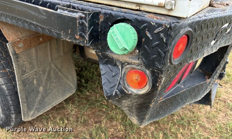 image for item DW7130 2012 Ford F350 Super Duty XL Crew Cab flatbed pickup truck